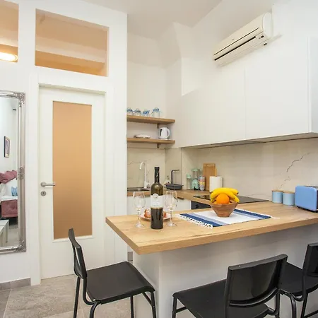 Rose For 4 On Position Apartment